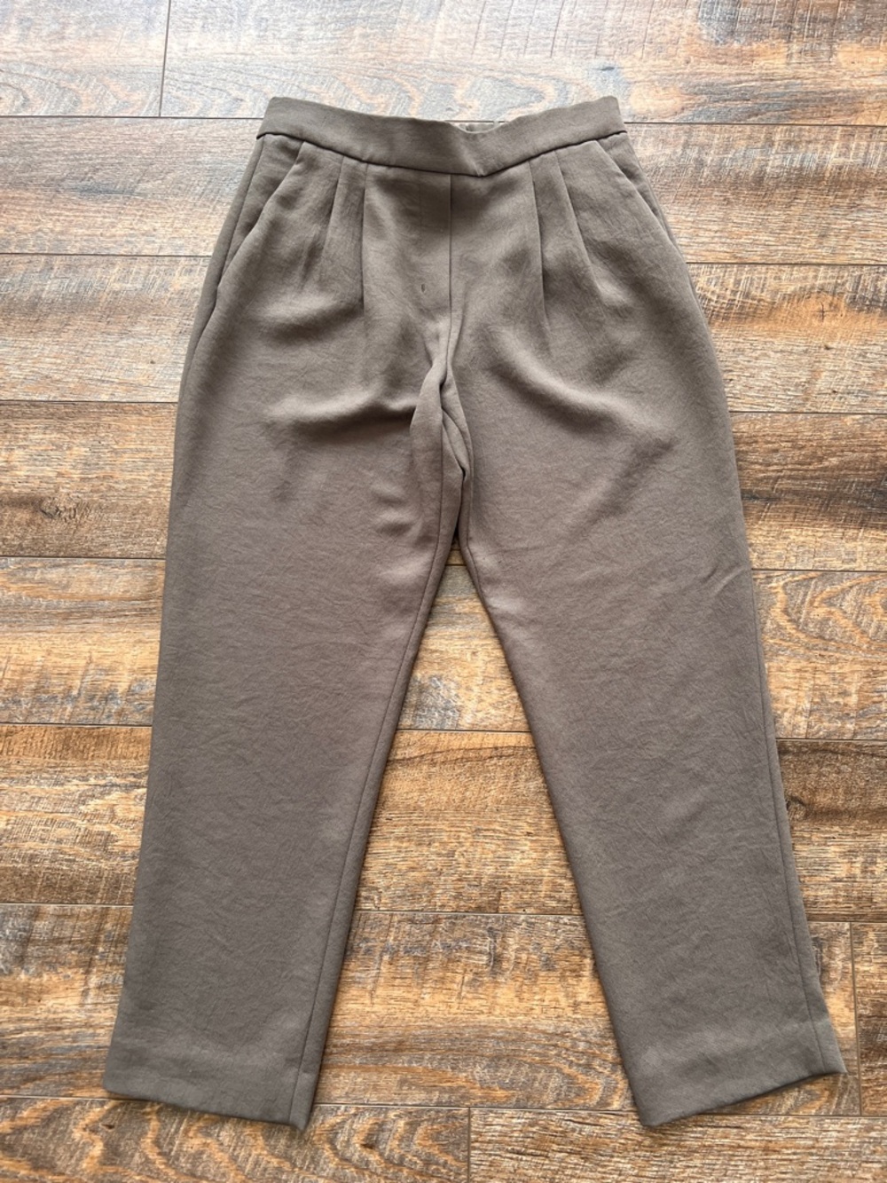 High-Waist Pleated Tapered Pants - Olive Green